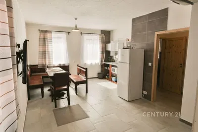 Küche; küchengeräte, holzboden, tageslicht, moderner stil