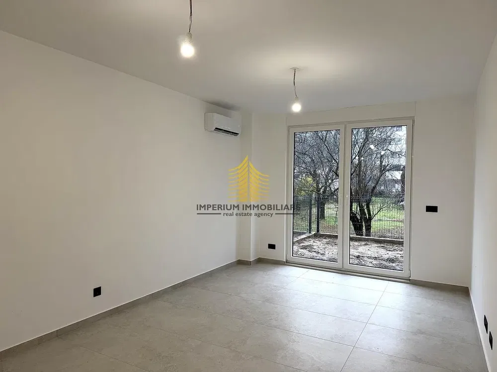 Küche; küchengeräte, holzboden, tageslicht, moderner stil