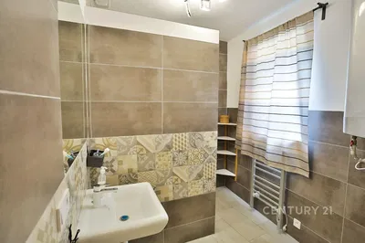 Küche; küchengeräte, holzboden, tageslicht, moderner stil