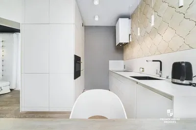 Cuisine; électroménager, parquet, lumière naturelle, style moderne