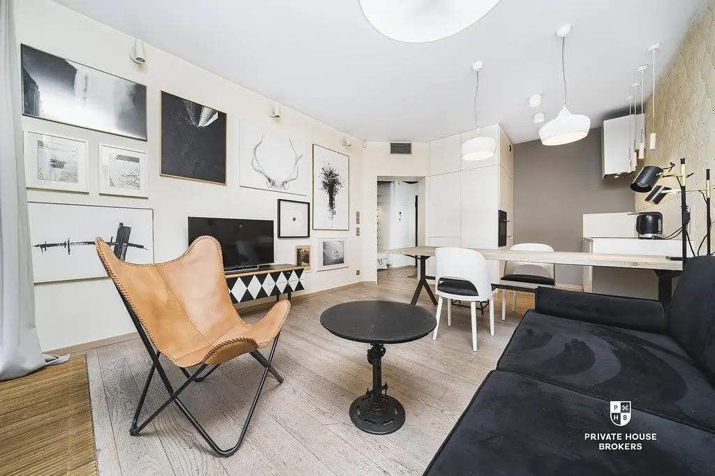 Cuisine; électroménager, parquet, lumière naturelle, style moderne