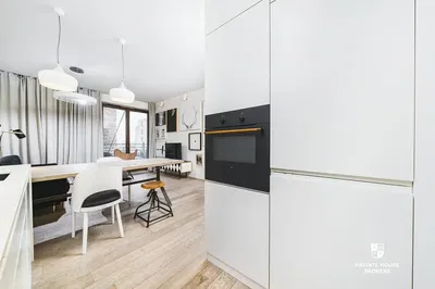 Cuisine; électroménager, parquet, lumière naturelle, style moderne