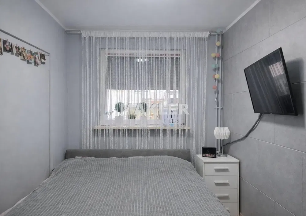 Cuisine; électroménager, parquet, lumière naturelle, style moderne