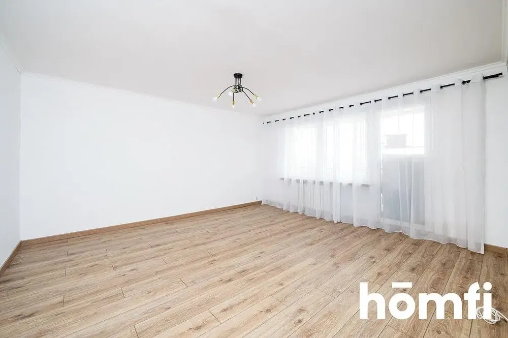 Cuisine; électroménager, parquet, lumière naturelle, style moderne