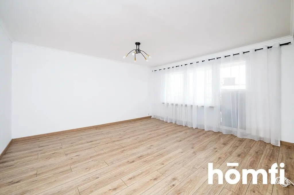 Cuisine; électroménager, parquet, lumière naturelle, style moderne