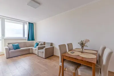 Küche; küchengeräte, holzboden, tageslicht, moderner stil