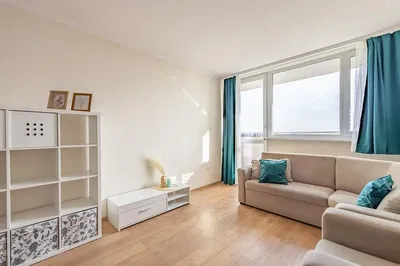 Küche; küchengeräte, holzboden, tageslicht, moderner stil