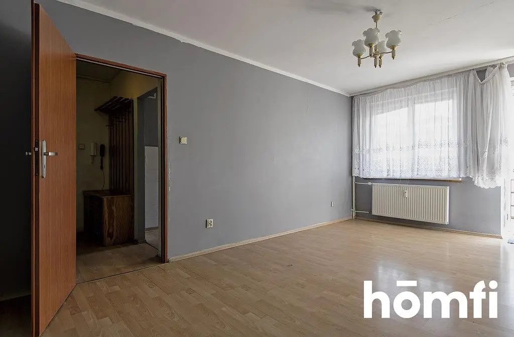 Кухиња; кухињски апарати, дрвени под, природно светло, модерни стил