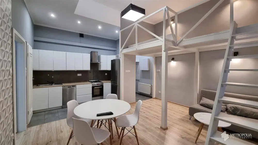 Cuisine; électroménager, parquet, lumière naturelle, style moderne