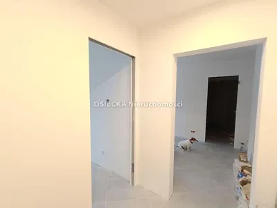 Κουζίνα; συσκευές κουζίνας, ξύλινο πάτωμα, φυσικό φως, μοντέρνο στυλ