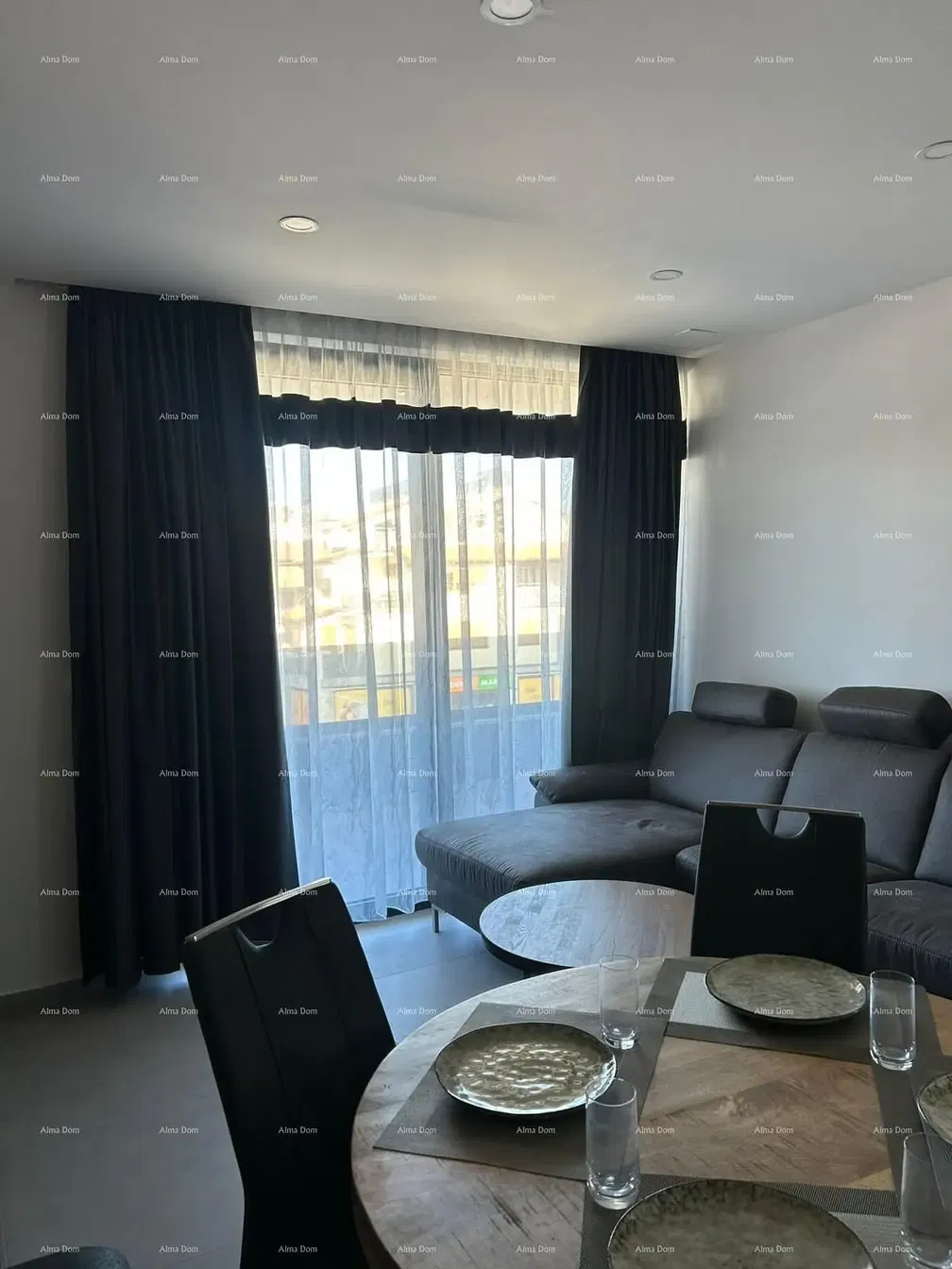 Cuisine; électroménager, parquet, lumière naturelle, style moderne