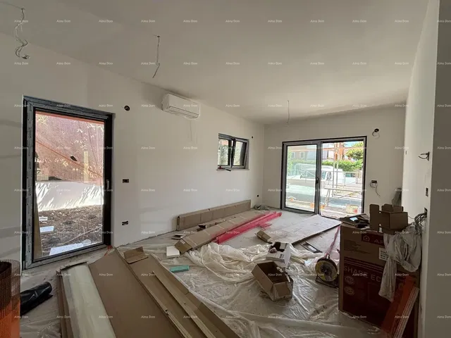 Cuisine; électroménager, parquet, lumière naturelle, style moderne