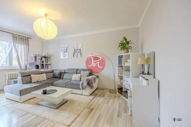 Κουζίνα; συσκευές κουζίνας, ξύλινο πάτωμα, φυσικό φως, μοντέρνο στυλ