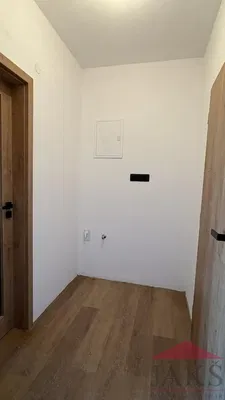 Wohnzimmer; holzboden, tageslicht, moderner stil