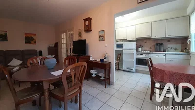 Cocina; electrodomésticos, suelo de madera, luz natural, estilo moderno