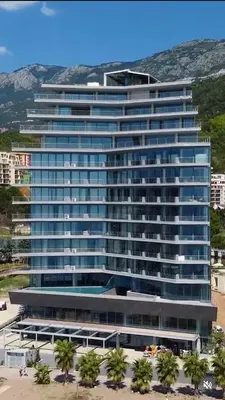 Küche; küchengeräte, holzboden, tageslicht, moderner stil