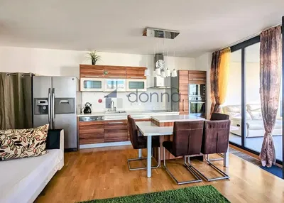 Salon; parquet, lumière naturelle, style moderne