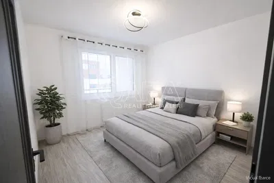 Cozinha; eletrodomésticos, chão de madeira, luz natural, estilo moderno