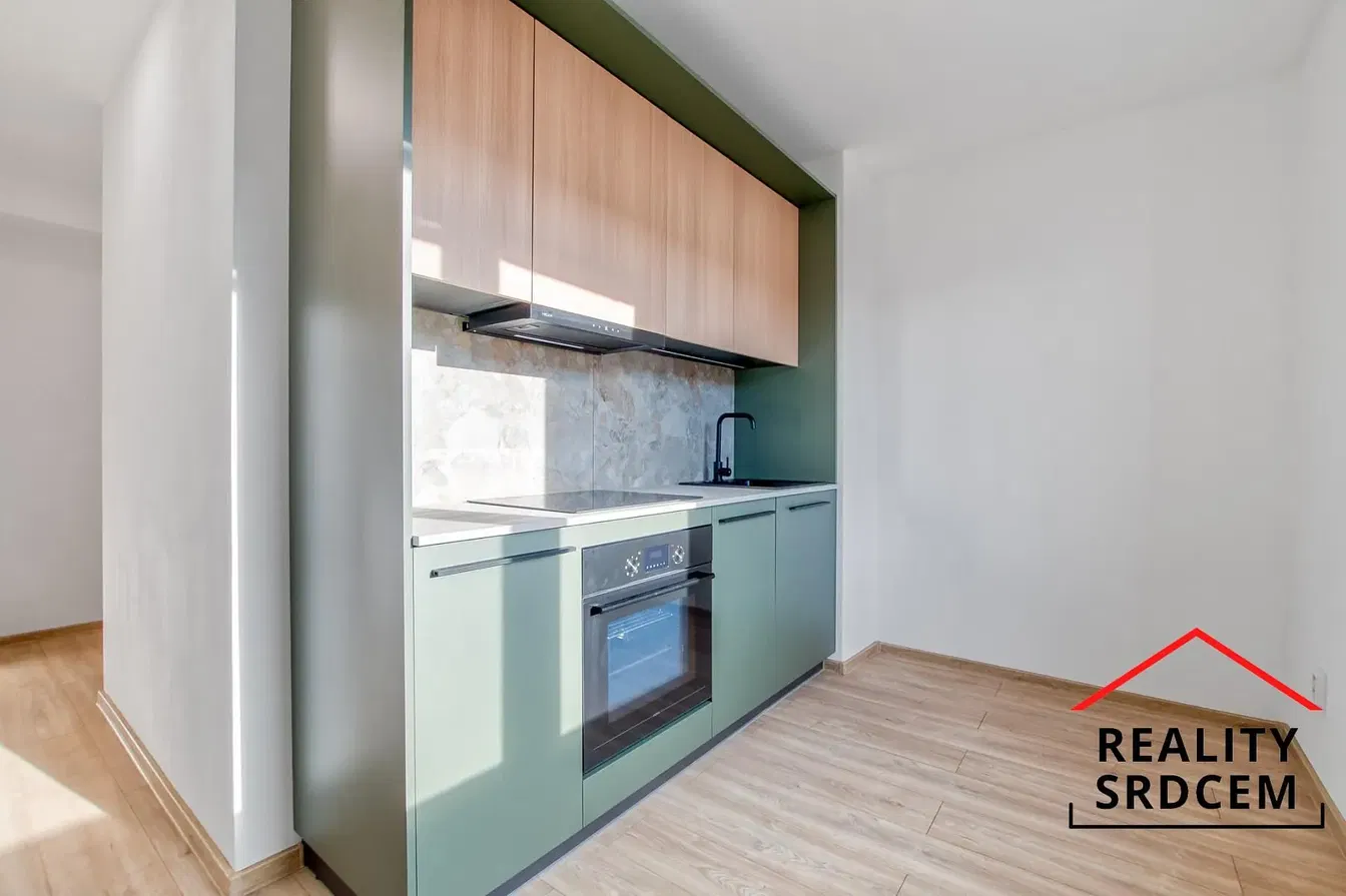 Cuisine; électroménager, parquet, lumière naturelle, style moderne