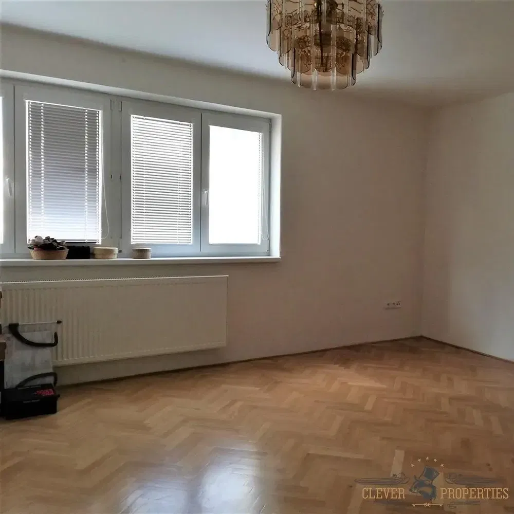 Cocina; electrodomésticos, suelo de madera, luz natural, estilo moderno