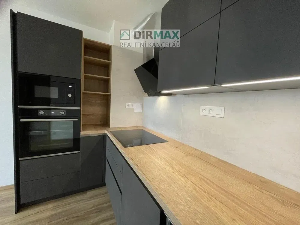 Кухня; кухненски уреди, плочки, естествена светлина, модерен стил