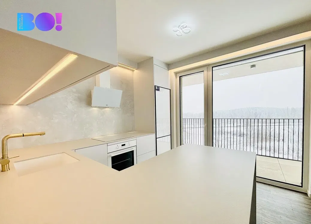 Дневна соба; дрвени под, природно светло, модерни стил