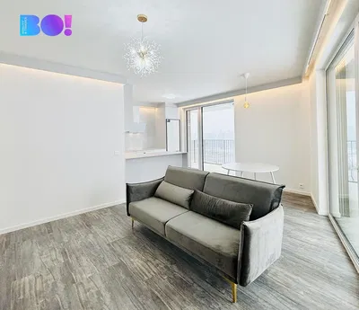 Дневна соба; дрвени под, природно светло, модерни стил, реновиран