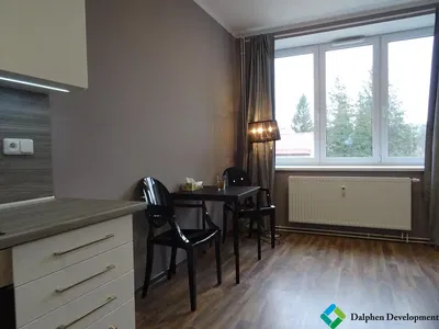 Salon; parquet, lumière naturelle, style moderne