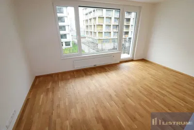 Cozinha; eletrodomésticos, chão de madeira, luz natural, estilo moderno