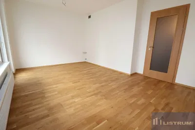 Cozinha; eletrodomésticos, chão de madeira, luz natural, estilo moderno