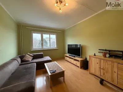 Cucina; elettrodomestici, pavimento in legno, luce naturale, stile moderno