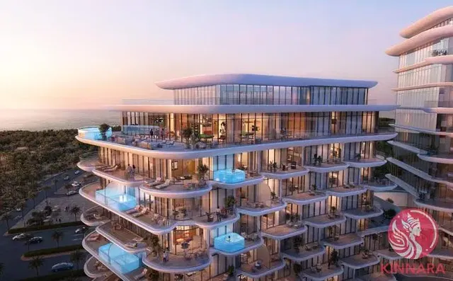 Kuchyně; kuchyňské spotřebiče, dřevěná podlaha, přirozené světlo, moderní styl