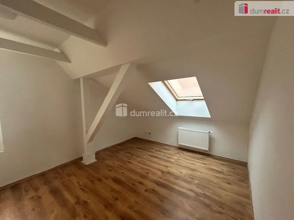 Küche; küchengeräte, holzboden, tageslicht, moderner stil