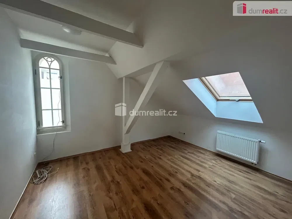 Wohnzimmer; holzboden, tageslicht, moderner stil