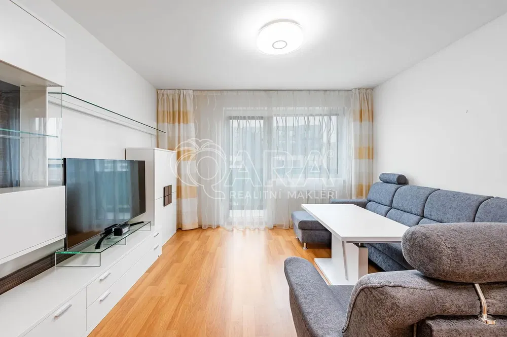 Woonkamer; houten vloer, natuurlijk licht, moderne stijl