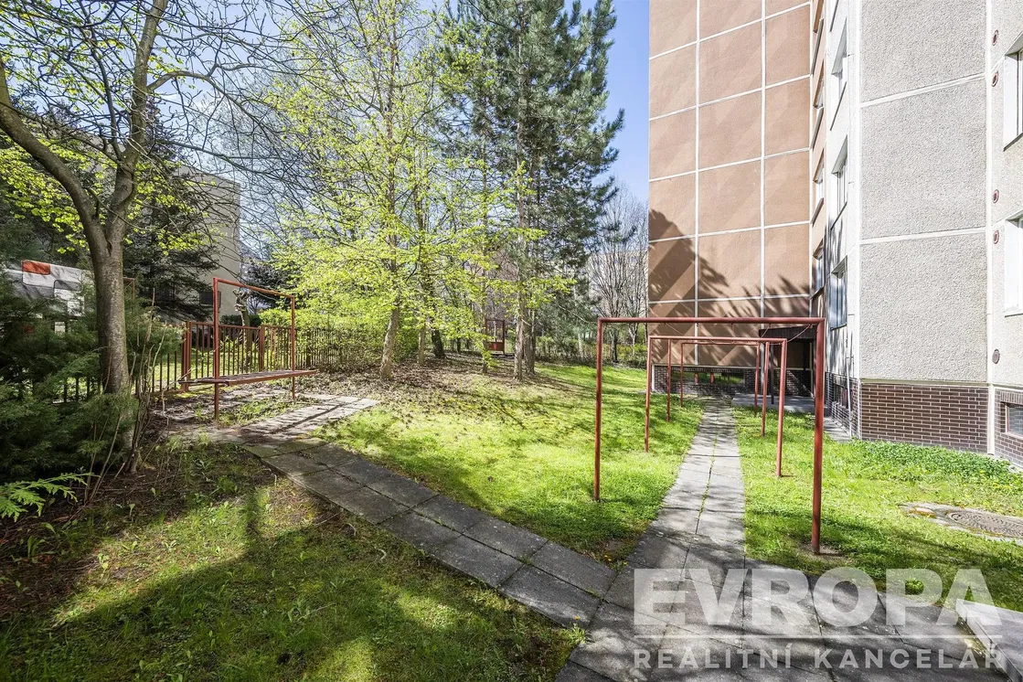 Küche; küchengeräte, holzboden, tageslicht, moderner stil