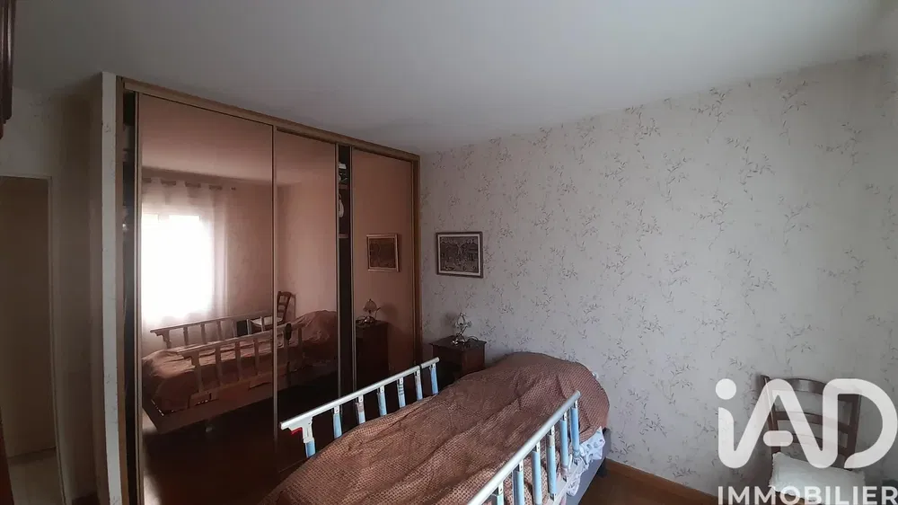 Cucina; elettrodomestici, pavimento in piastrelle, luce naturale, stile moderno