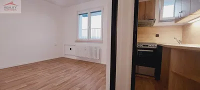 Soggiorno; pavimento in legno, luce naturale, stile moderno