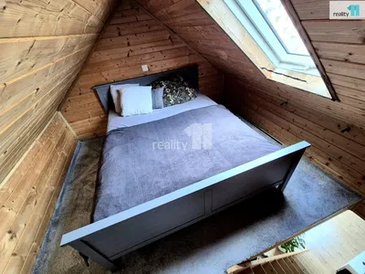 Cozinha; eletrodomésticos, chão de madeira, luz natural, estilo moderno