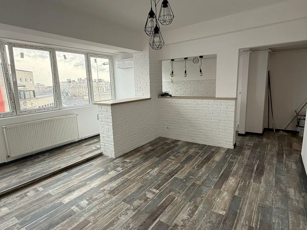 Cocina; electrodomésticos, suelo de madera, luz natural, estilo moderno