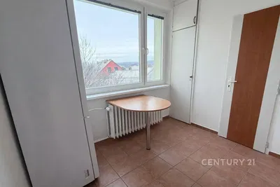 Cocina; electrodomésticos, suelo de madera, luz natural, estilo moderno