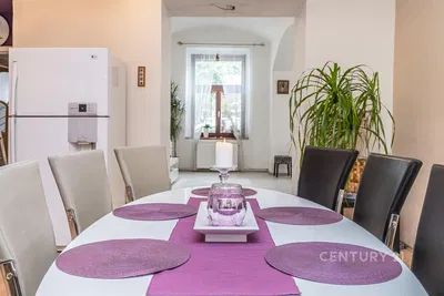 Salon; parquet, lumière naturelle, style moderne