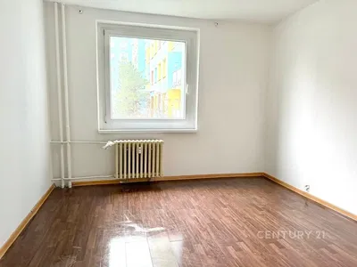 Keuken; keukenapparatuur, houten vloer, natuurlijk licht, moderne stijl