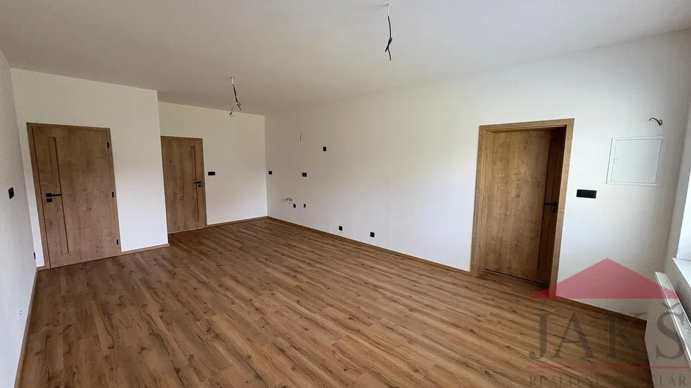 Küche; küchengeräte, holzboden, tageslicht, moderner stil