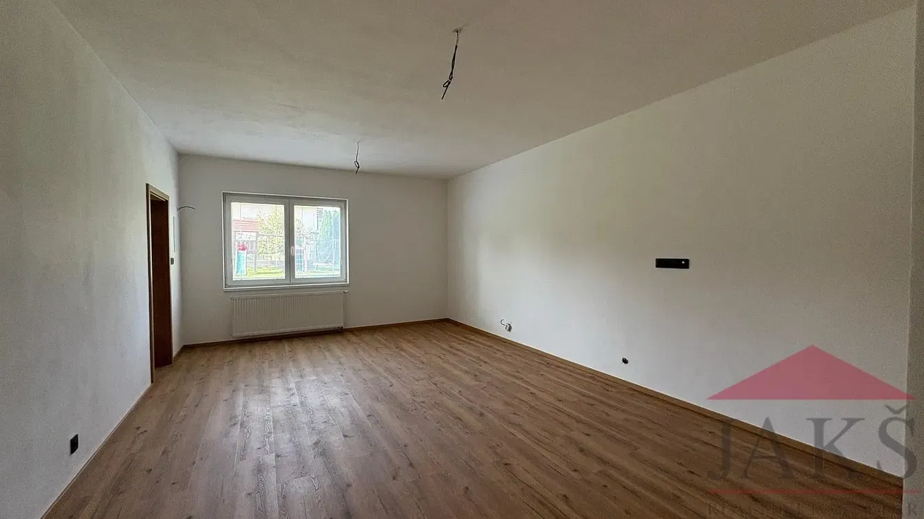 Küche; küchengeräte, holzboden, tageslicht, moderner stil