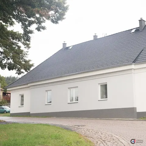 Kuchnia; sprzęt kuchenny, podłoga drewniana, światło dzienne, styl nowoczesny