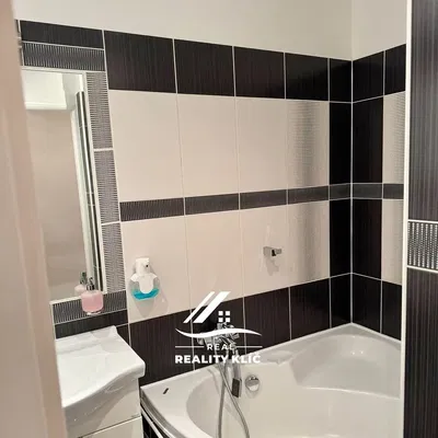 Cuisine; électroménager, parquet, lumière naturelle, style moderne