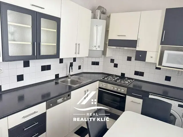 Cuisine; électroménager, parquet, lumière naturelle, style moderne