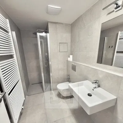 Cozinha; eletrodomésticos, chão de azulejo, luz natural, estilo moderno