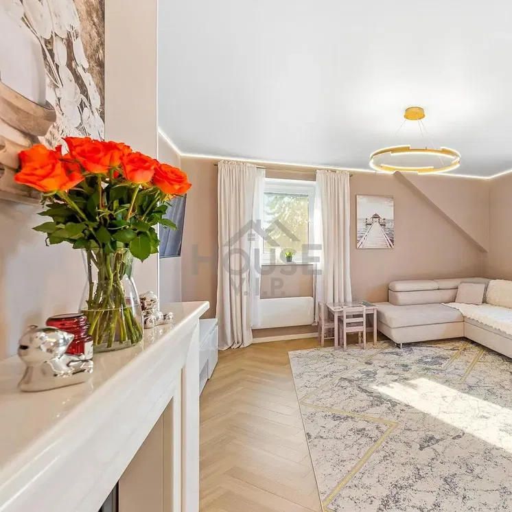 Küche; küchengeräte, holzboden, tageslicht, moderner stil